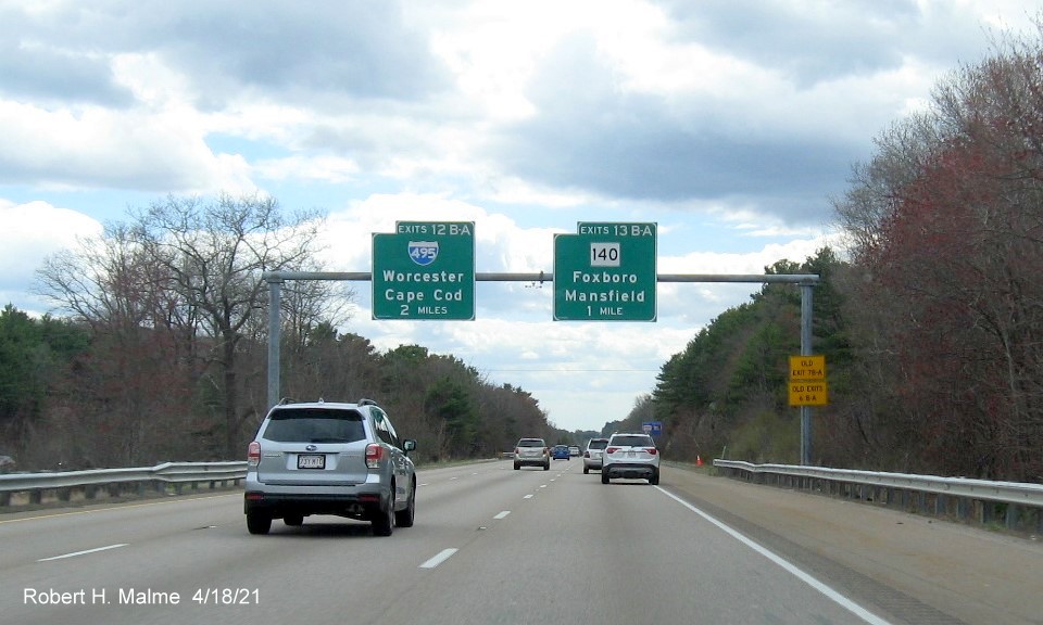 Image of 1 Mile advance sign for MA 140 exits with new milepost based exit numbers and yellow Old Exits 7 B-A and 6 B-A advisory signs on right support on I-95 South in Foxboro, April 2021