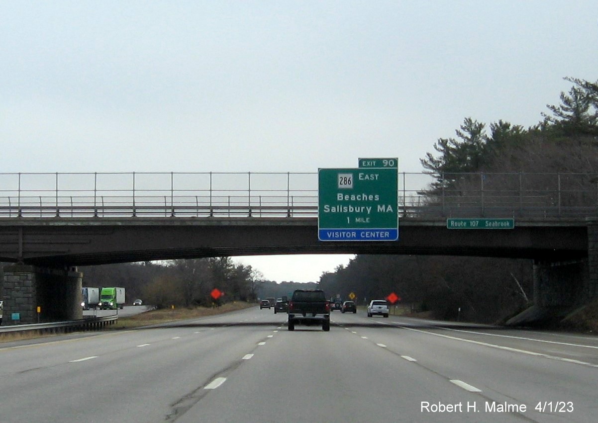 Image of 1 mile advance for MA 286 exit with milepost based exit number on I-95 South in Seabrook NH, April 2023