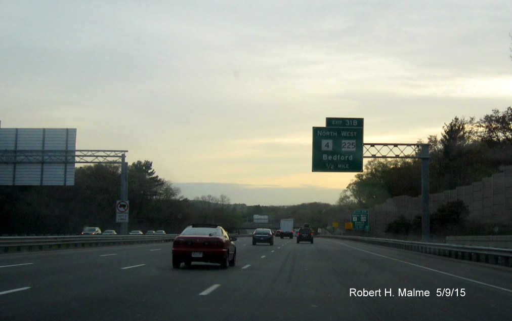 Image of 1/2 Mile Advance overhead sign for MA 4/225 Exit on I-95 South in Burlington