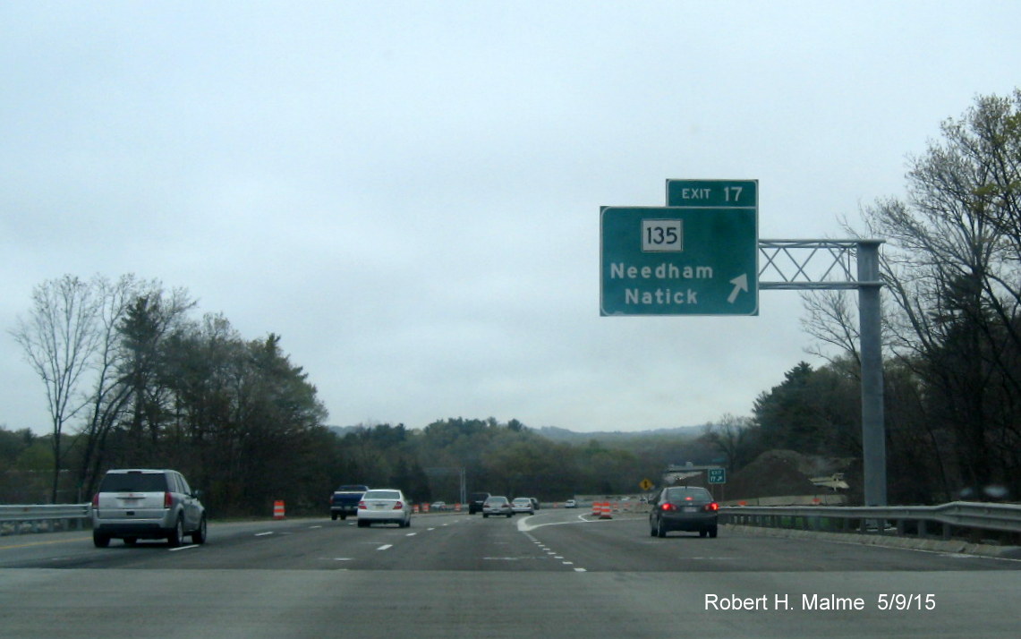 Image of new overhead exit signage form MA 135 on I-95 North in Needham