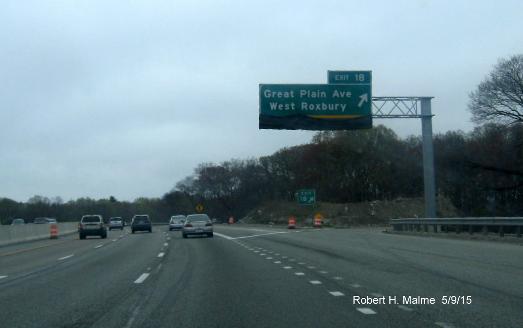Image of new overhead exit signage for Great Plain Ave. on I-95 North in Needham