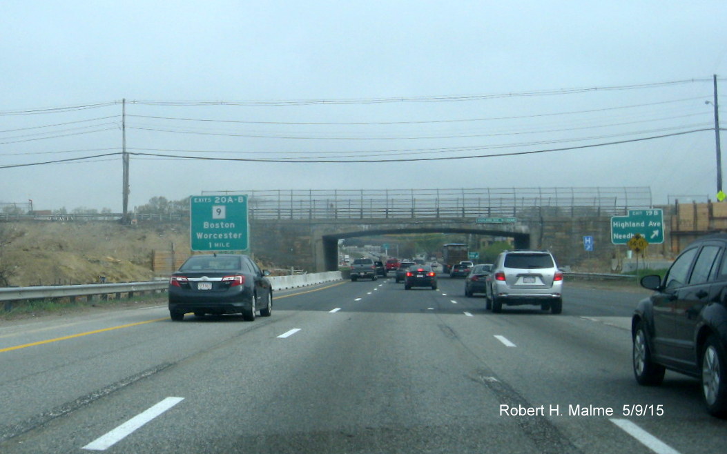 Image of temporary signage along I-95 Add-A-Lane construction zone in Needham
