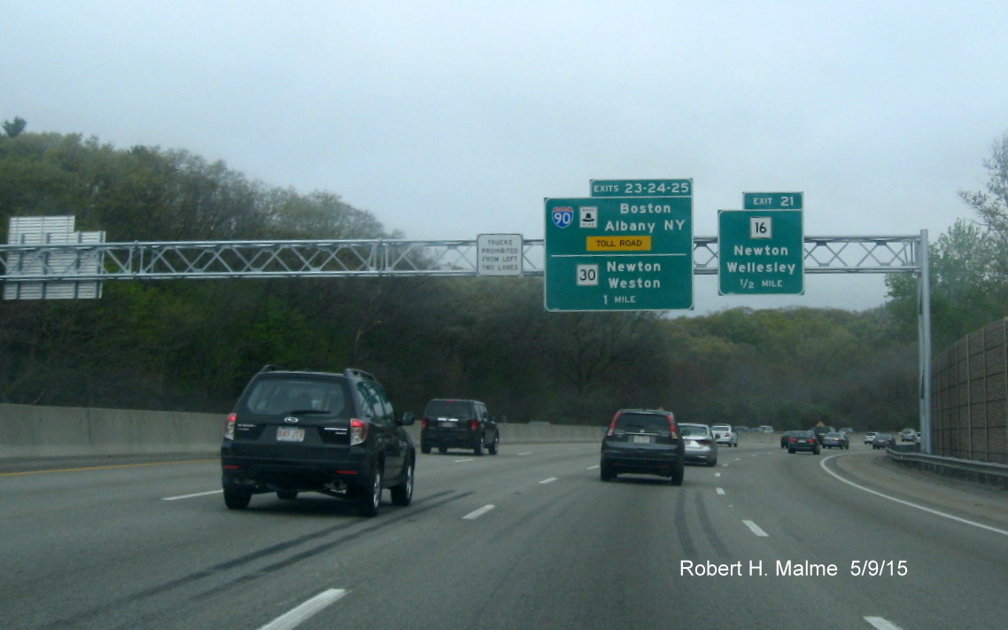 Image of 1/2 Mile Advance Overhead Sign for Mass Pike Exit on I-95/128 North in Newton