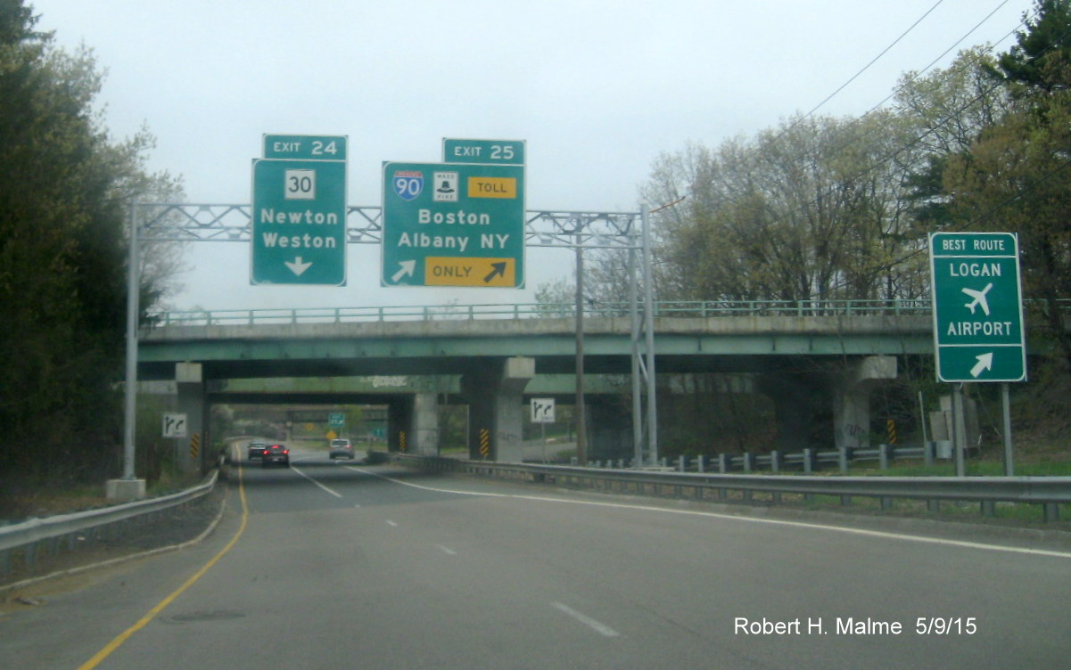 Image of new overhead signage at I-90/Mass Pike on-ramp from I-95 North in Weston
