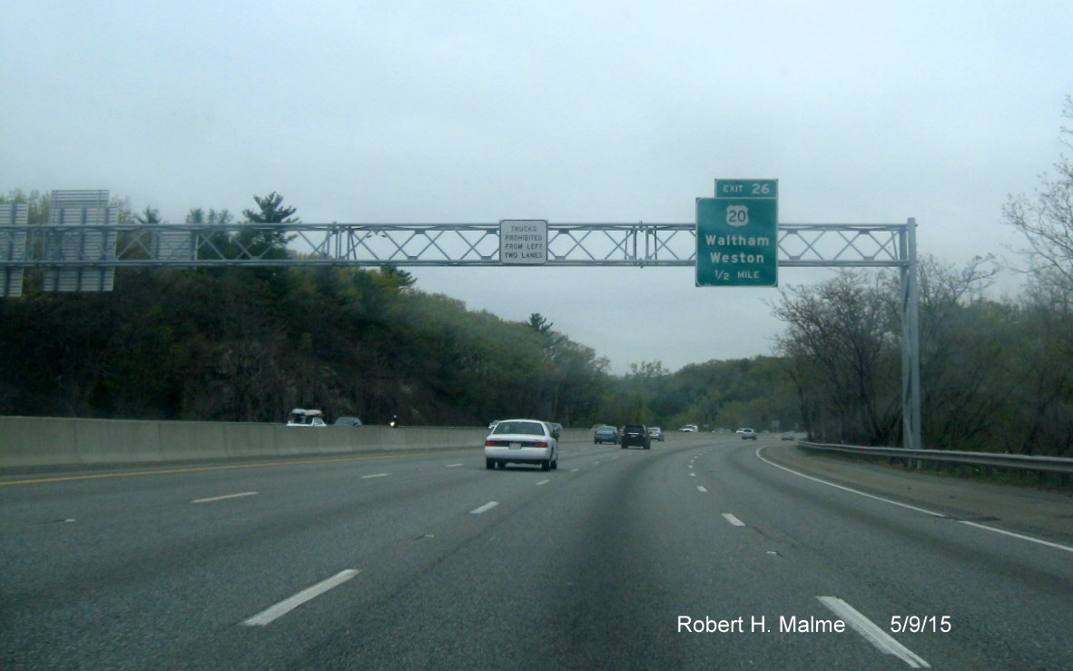 Image of 1/2 Mile Advance overhead sign for US 20 on I-95 North in Waltham