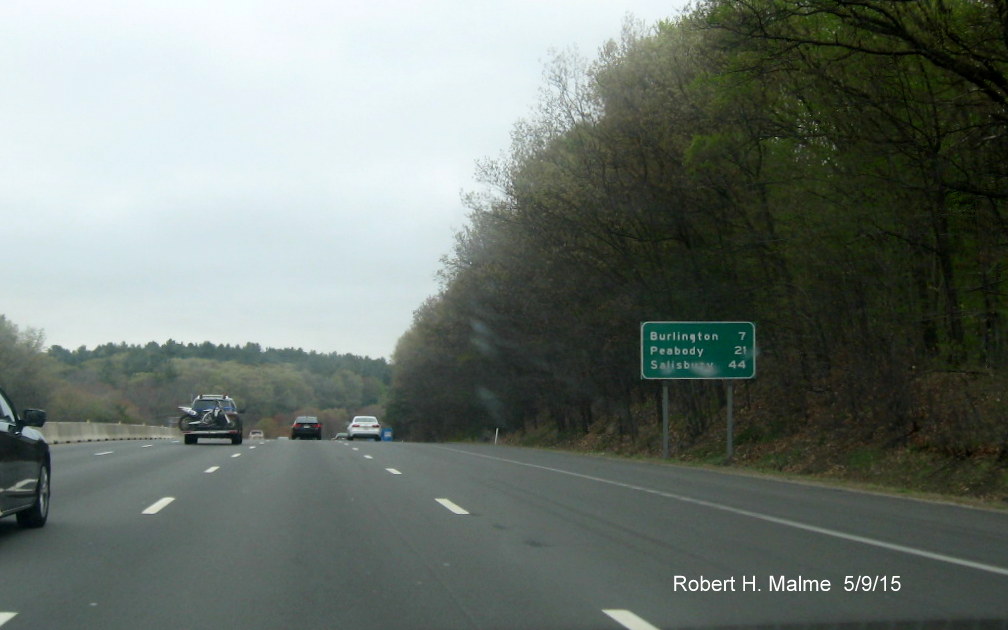 Image of ground-mounted distance sign on I-95 North in Lexington