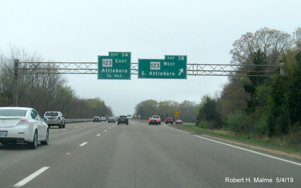 Image of overhead ramp signage for MA 123 exit on I-95 South in Attleboro