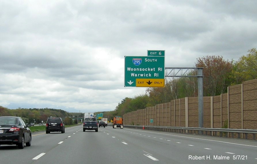 Image of 1/4 mile advance overhead sign for I-295 South exit with new milepost based exit number on I-95 South in Attleboro, May 2021