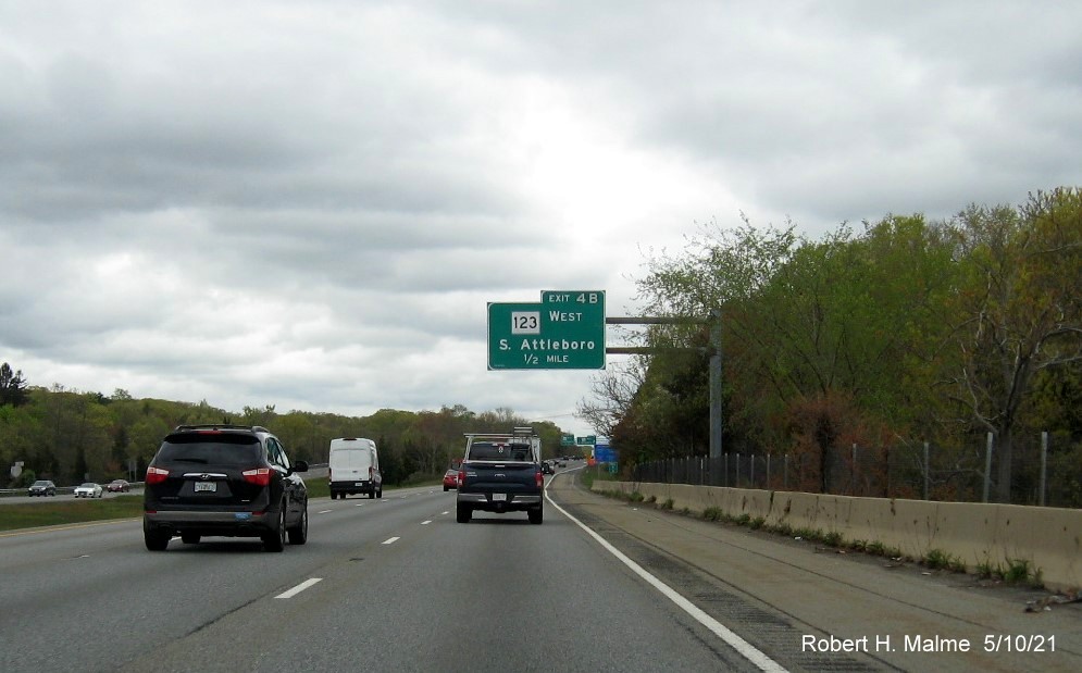 Image of 1/2 mile advance sign for MA 123 West exit with new milepost based exit number on I-95 South in Attleboro, May 2021