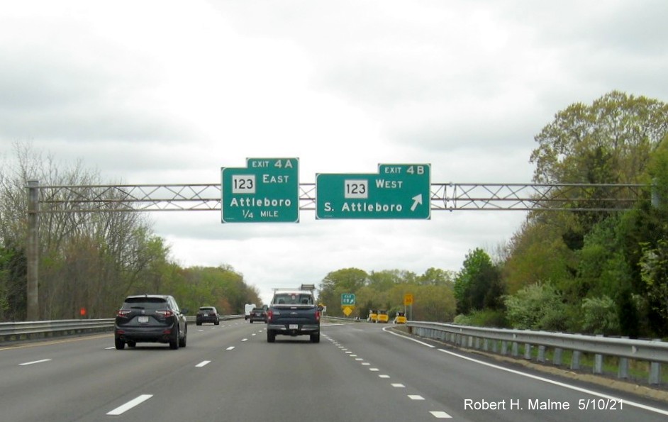 Image of overhead signage at ramp for MA 123 West exit with new milepost based exit numbers on I-95 South in Attleboro, May 2021