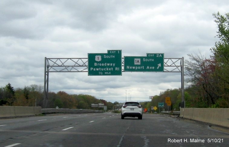 Overhead signage at ramp for MA 1A South exit with unchanged exit numbers on I-95 South in Attleboro, May 2020