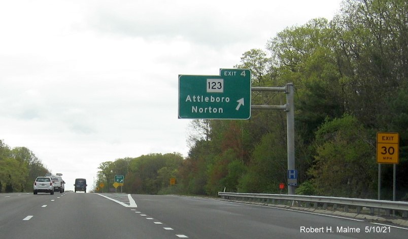 Image of overhead ramp sign for MA 123 exit with new milepost based exit number on I-95 North in Attleboro, May 2021