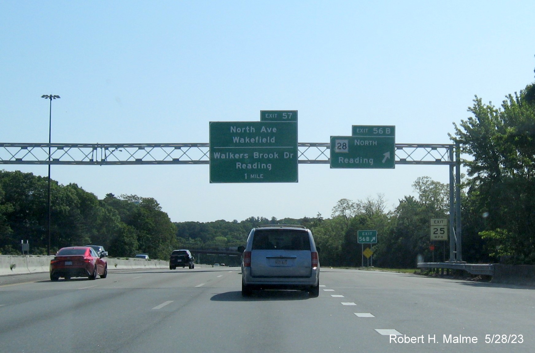 Image of recently installed overhead signage for MA 28 North and North Street/ Creek Drive on I-95 North in Reading, May 2023