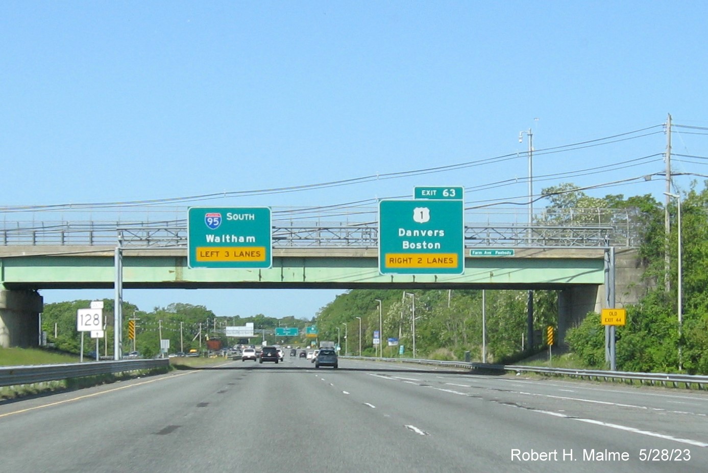 Image of recenty placed 1/2 mile advance sign for the US 1 exit on I-95/MA 128 South in Peabody, May 2023