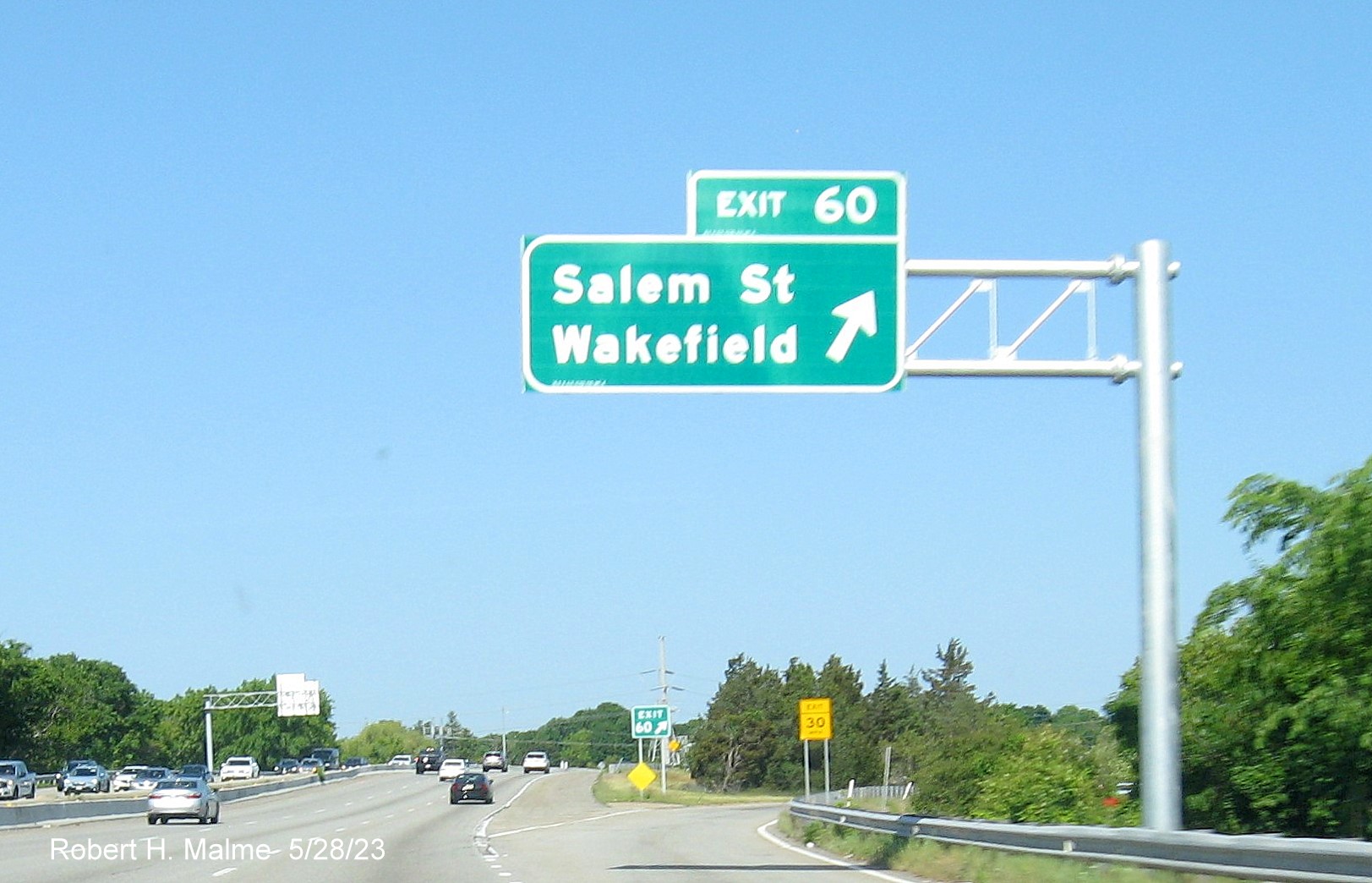 Image of recently placed overhead ramp sign for Salem Street exit on I-95/MA 128 South in Wakefield, May 2023