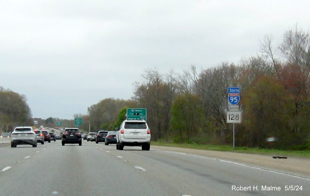 Image of South I-95/MA 128 reassurance marker now with white state directional banner in Wakefield, May 2024