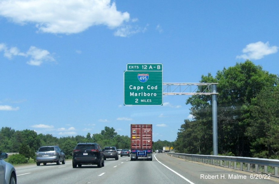Image of newly placed 2 Miles advance sign for I-495 exits on I-95 North in Mansfield, June 2022