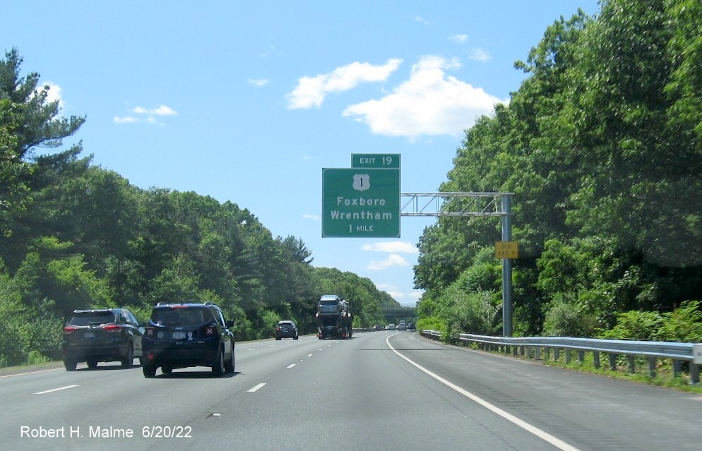Image of newly placed 1 mile advance overhead sign for US 1 exit on I-95 South in Sharon, June 2022