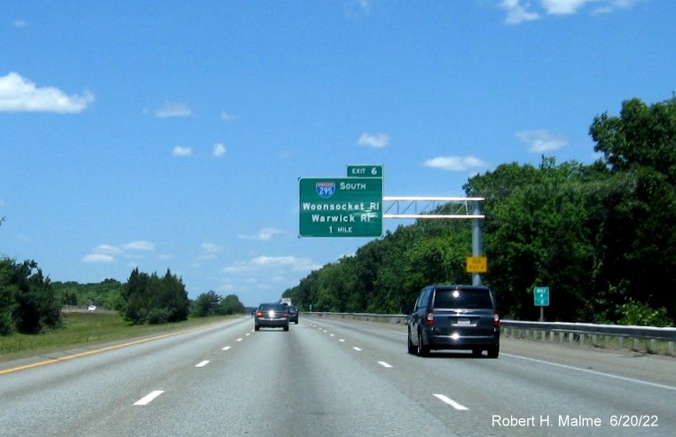 Image of newly placed 1 Mile advance overhead sign for I-295 South exit on I-95 North in Attleboro, June 2022
