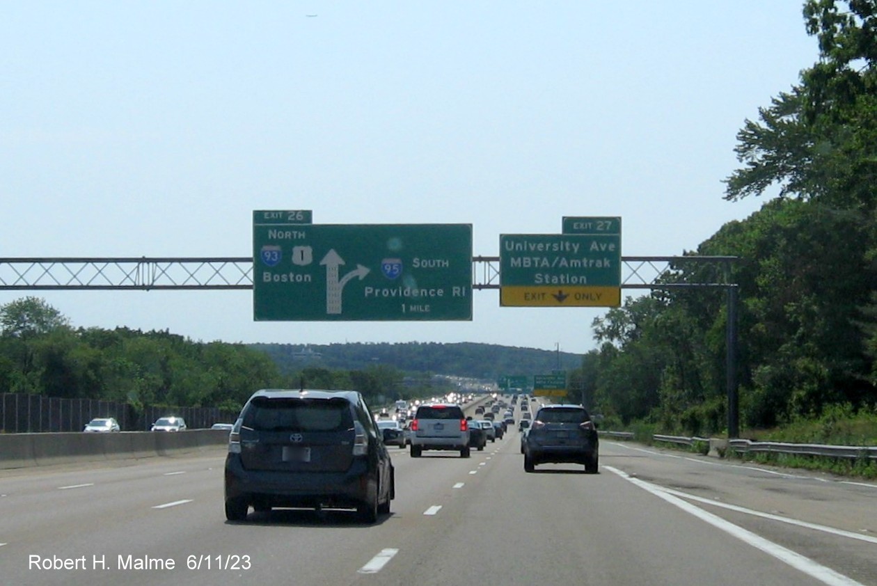 Image of 1 mile advance diagrammatic sign with yellow Left Exit tab removed on left side on I-95 South/US 1 North in Westwood, June 2023