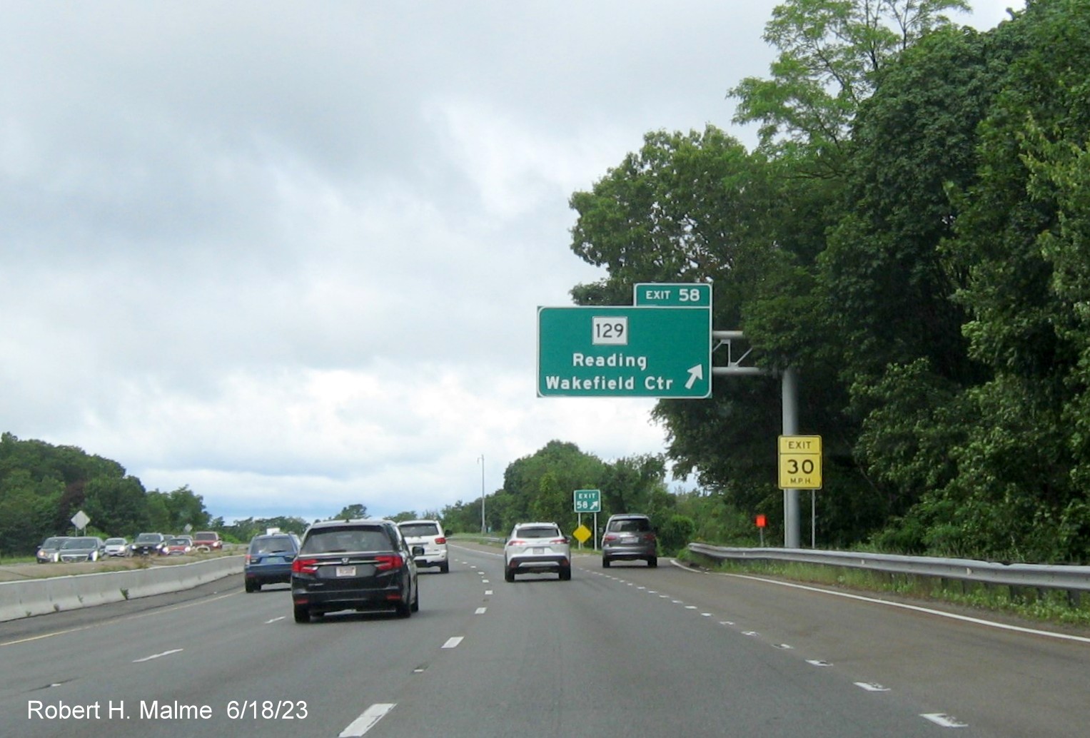 Image of recently placed overhead ramp sign for MA 129 exit on I-95/MA 128 South in Wakefield, June 2023