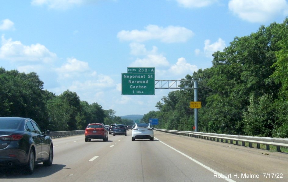 Image of newly placed 1 mile advance overhead sign for Neponset Street exits on I-95 South in Norwood, 
                                         July 2022