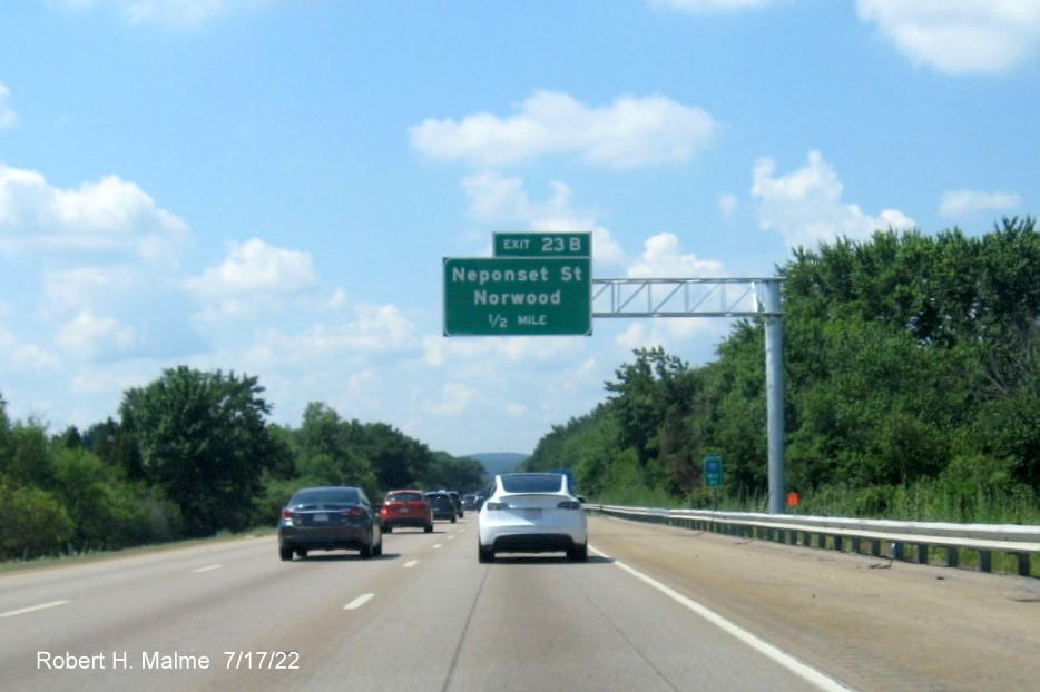 Image of newly placed 1/2 mile advance overhead sign for Neponset Street exits on I-95 South in Norwood, 
                                         July 2022