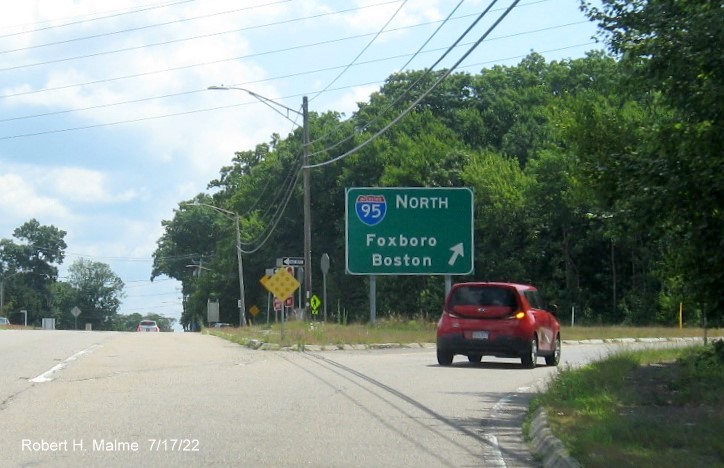 Image of recently placed I-95 North ramp sign on MA 123 East in Attleboro, July 2022