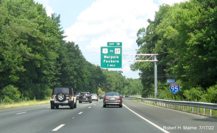 Image of newly placed 1 mile advance overhead sign for the US 1/MA 27 exit on I-95 North in Walpole, July 2022