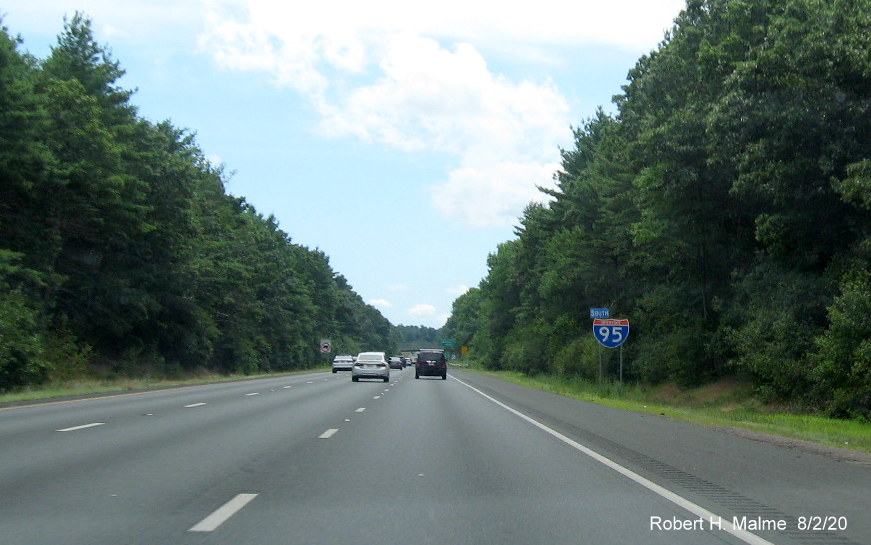 Image of second wide style South I-95 reassurance marker prior to exit in Walpole, August 2020