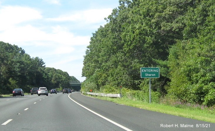 Image of newly placed town boundary sign for the Sharon on I-95 South prior to the US 1 exit, August 2021