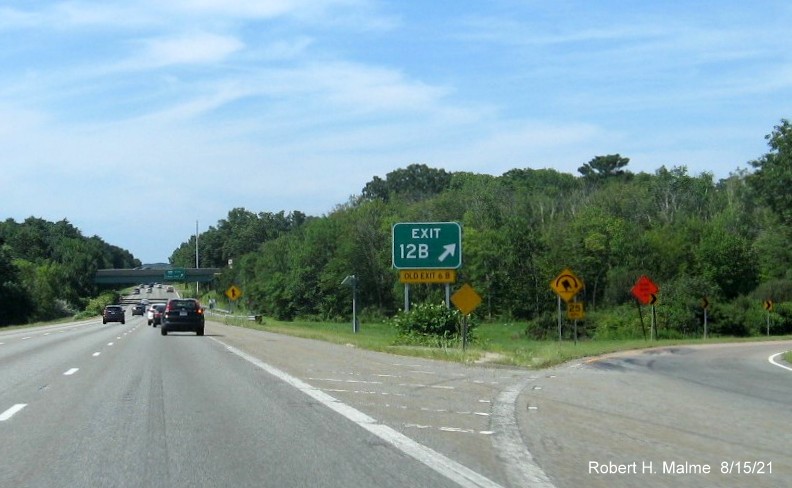 Image of newly placed gore sign for the I-495 North exit on I-95 South in Foxboro, August 2021