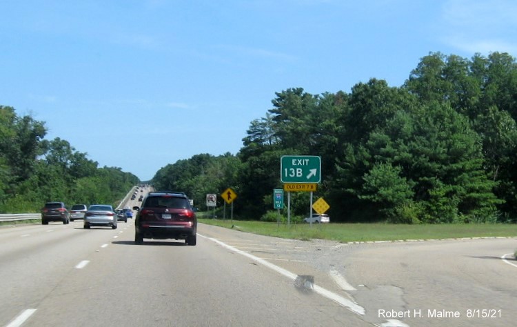 Image of newly placed gore sign for the MA 140 North exit on I-95 North in Mansfield, August 2021
