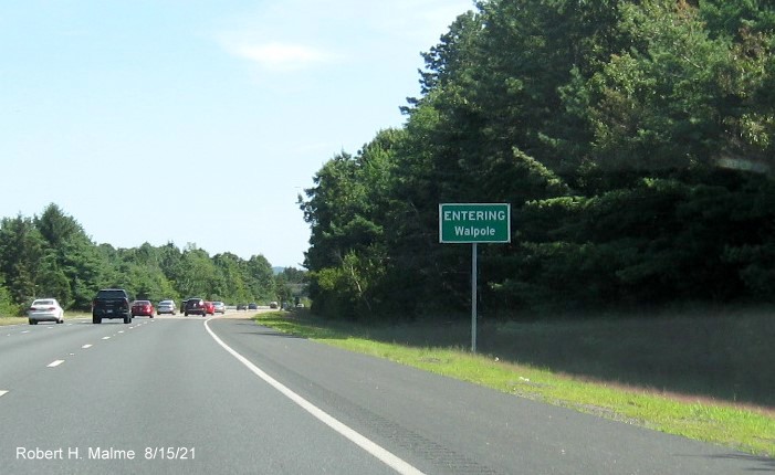 Image of newly placed town boundary sign for Walpole on I-95 North prior to the US 1 exit, August 2021