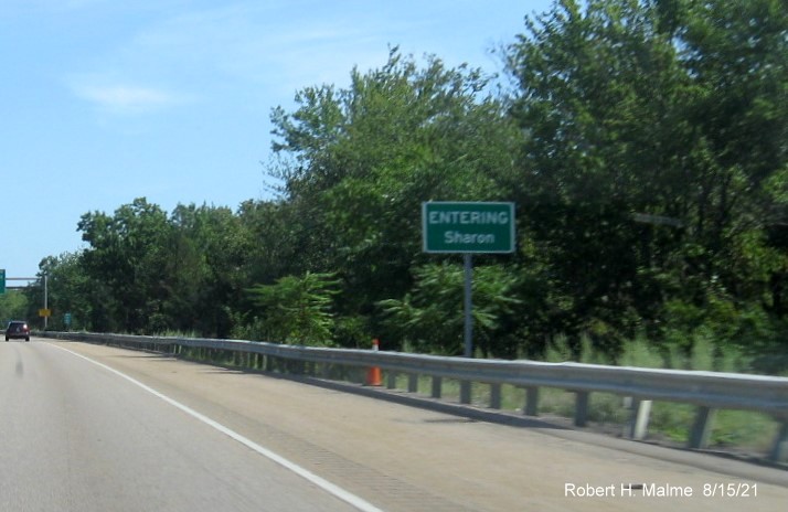 Image of newly placed town boundary sign for Sharon on I-95 North after the US 1 exit, August 2021