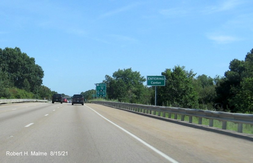 Image of newly placed town boundary sign for Canton on I-95 North prior to Neponset River bridge, August 2021