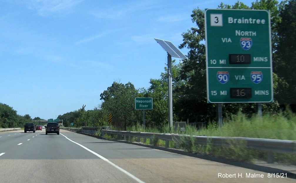 Image of newly placed Neponset River sign on I-95 North in Canton, August 2021