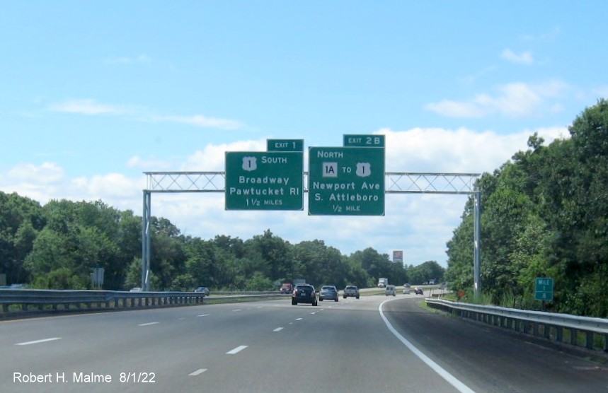 Image of newly placed overhead advance signs for US 1 South and MA 1A exits on I-95 South in Attleboro,  August 2022