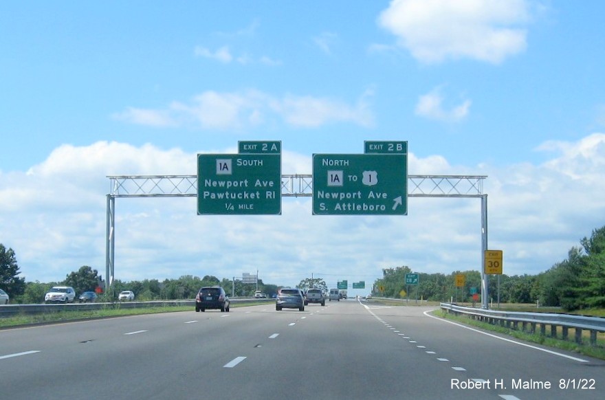Image of of newly placed overhead signs at ramp to MA 1A North on I-95 South in Attleboro, August 2022