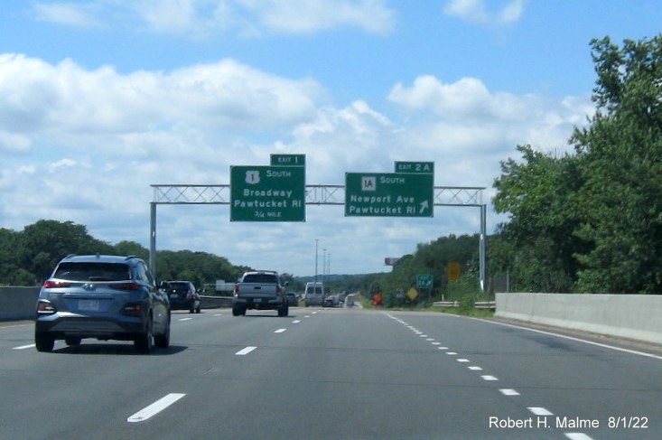 Image of newly placed overhead signs at ramp for MA 1A North exit on I-95 South in Attleboro,  August 2022