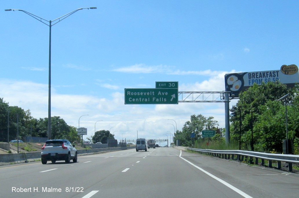 Image of newly placed overhead ramp sign for the RI Roosevelt Avenue exit on I-95 South in Attleboro, August 2022