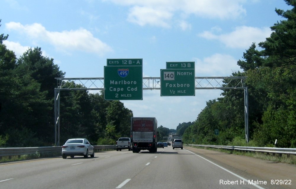 Image of newly placed overhead advance signs for I-495 and MA 140 exits on I-95 South in Foxboro, August 2022