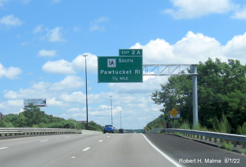 Image of newly placed 1/2 mile advance overhead sign for MA 1A South exit on I-95 North in Attleboro,  August 2022