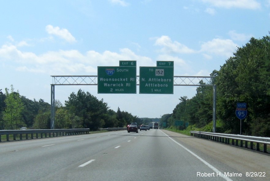 Image of overhead advance signage for I-295 South and To MA 152 exit on I-95 South in North Attleboro, August 2022