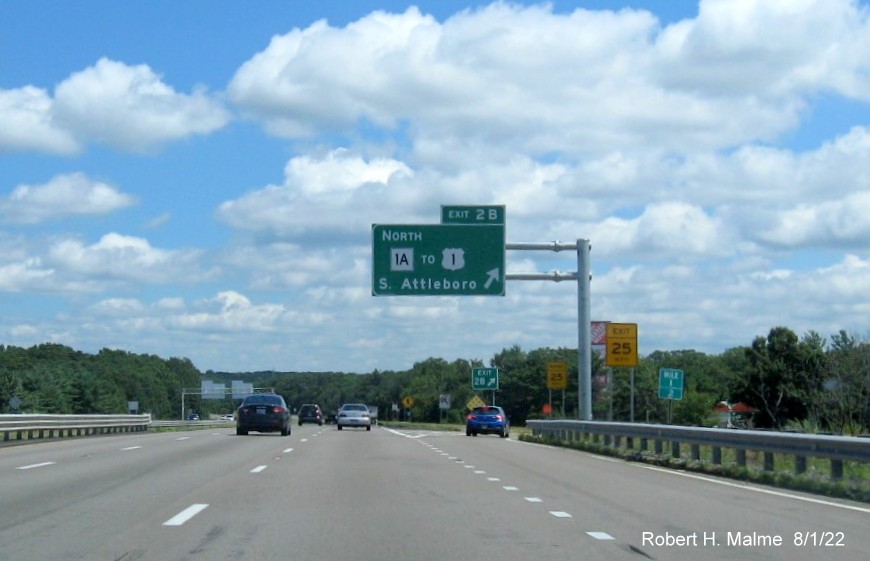 Image of newly placed overhead ramp sign for MA 1A North to US 1 exit on I-95 North in Attleboro,  August 2022