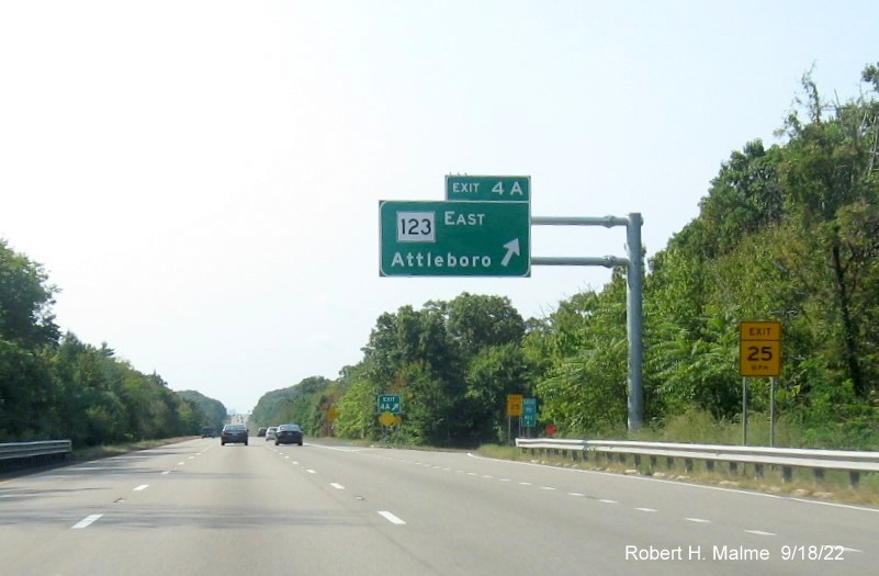 Image of recently placed overhead ramp sign for MA 123 East exit on I-95 South in Attleboro, September 2022