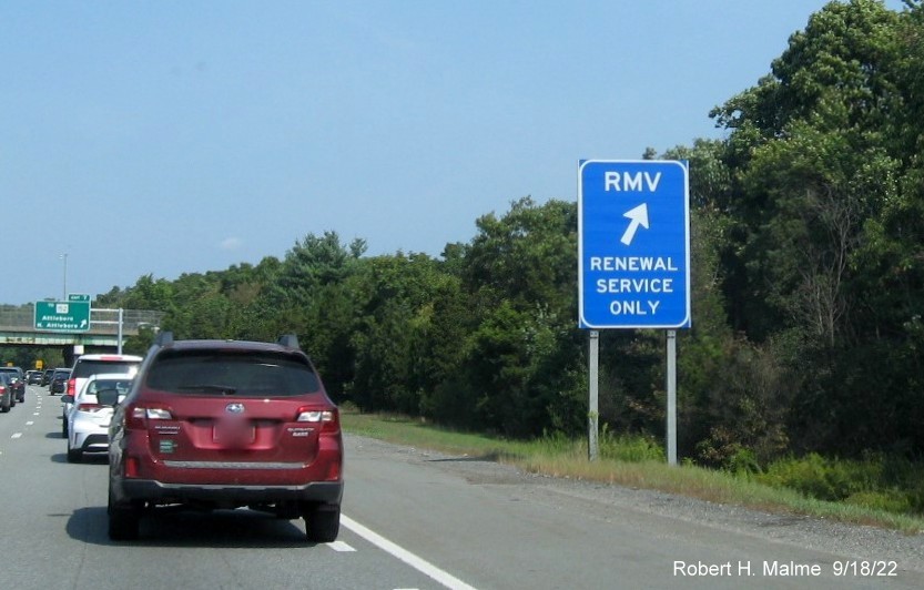 Image of blue RMV services sign for To MA 152 exit on I-95 North in North Attleboro, September 2022