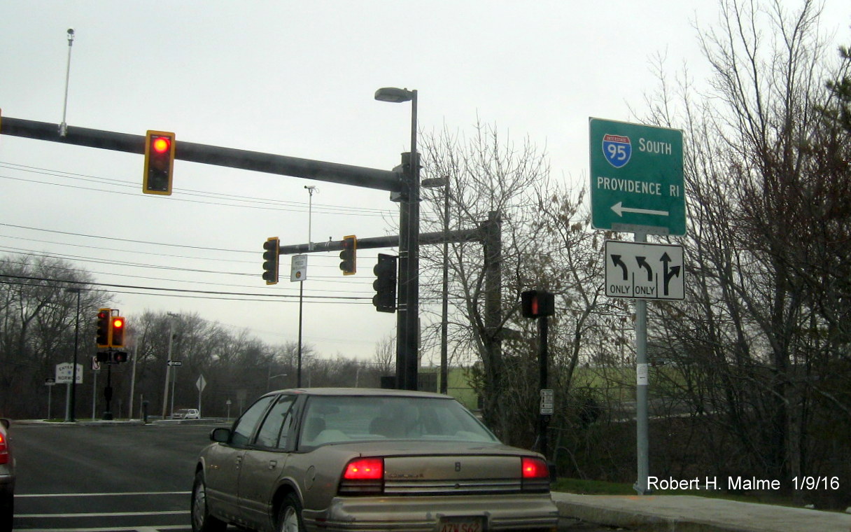 Image of guide sign at corner of University Ave and Canton St for I-95 South in Westwood