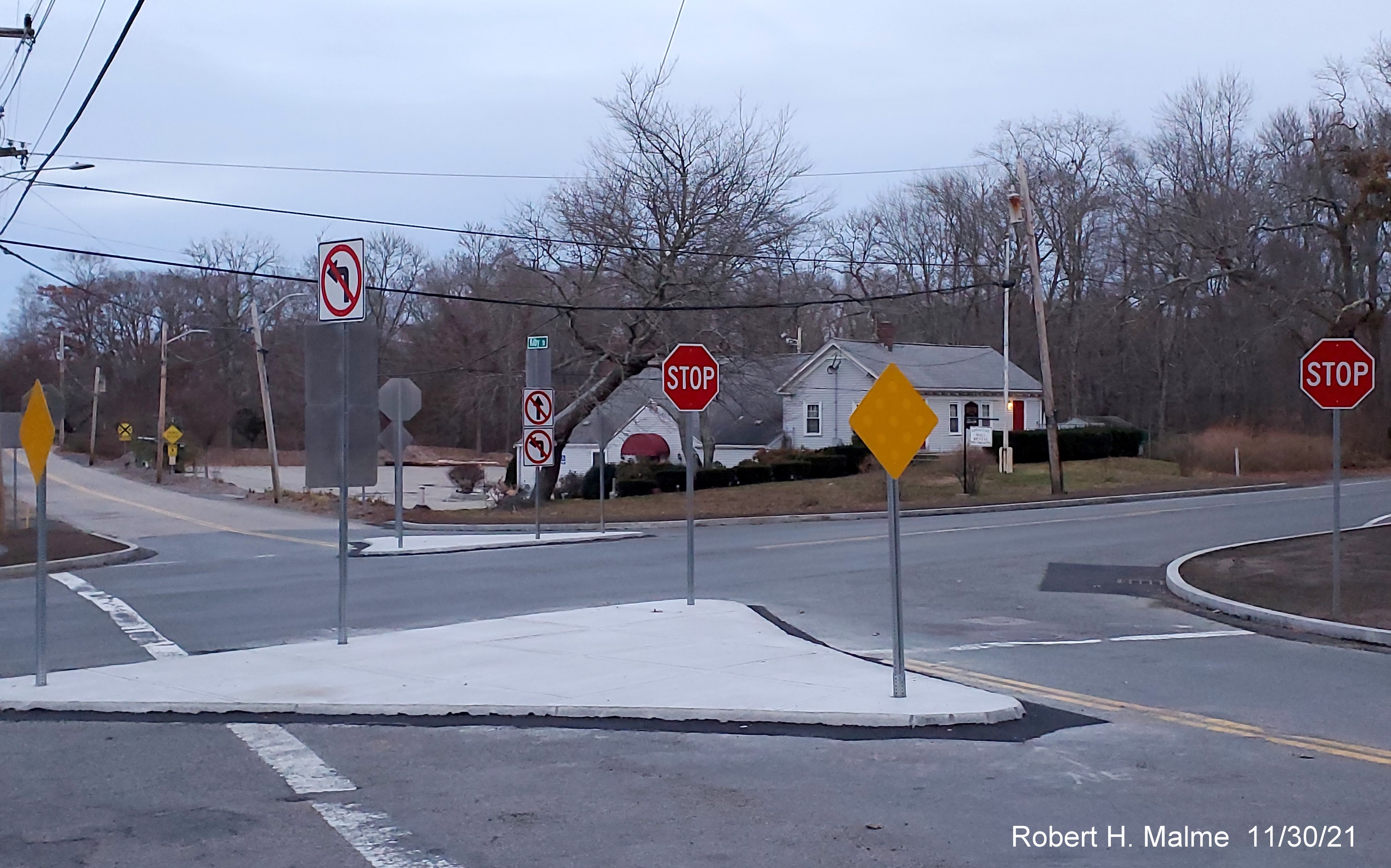 Image of new permanent signs placed in new traffic islands at intersection of Kilby Street and MA 3A in Hingham, November 2021