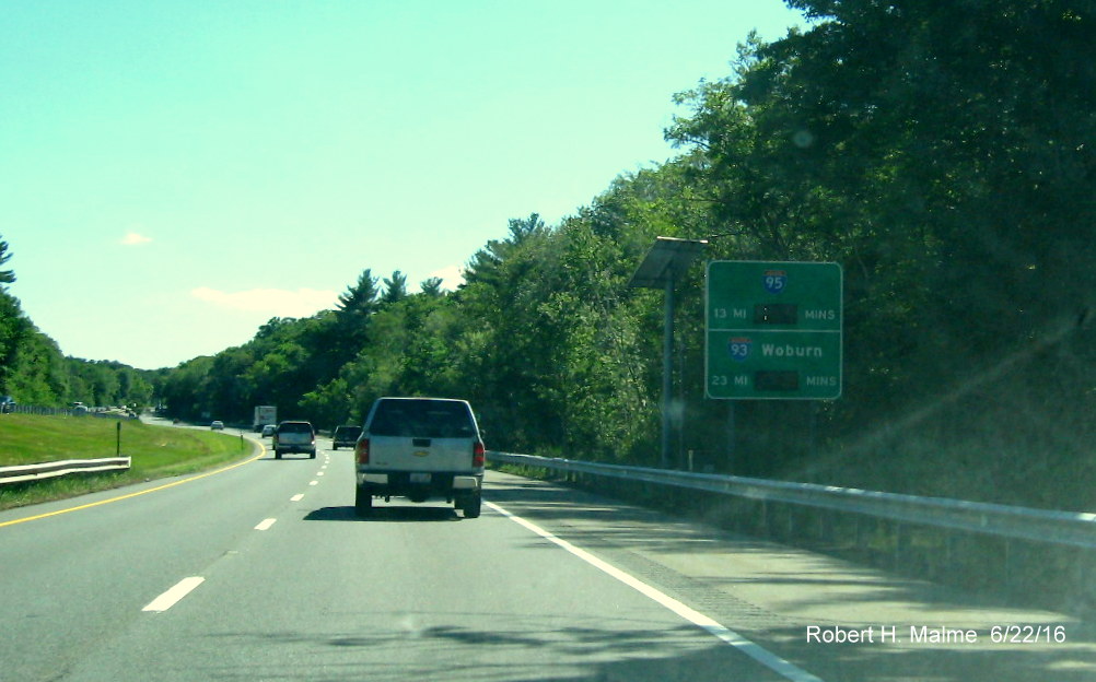 Image of partially operational RTT travel time sign on MA 128 South in Essex
